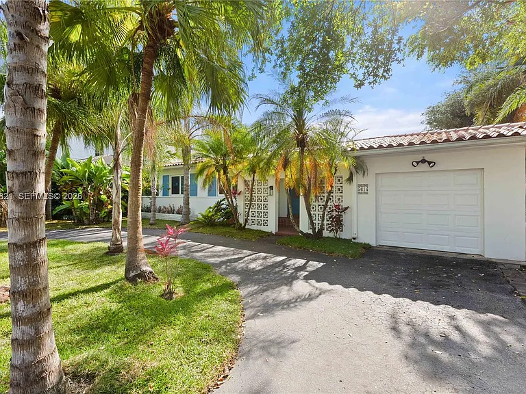 5614 San Vicente St — Photo 2