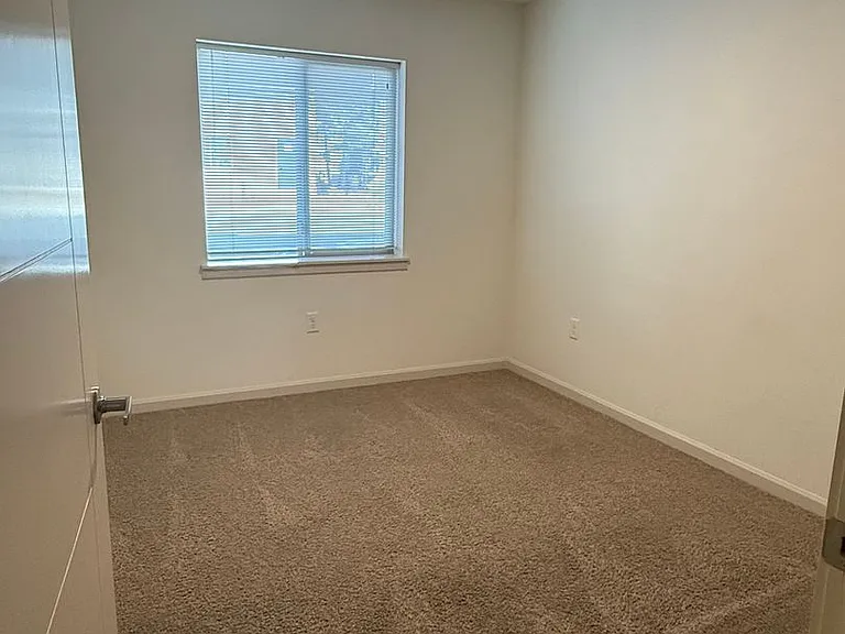 930 W Felicity Ln — Photo 44