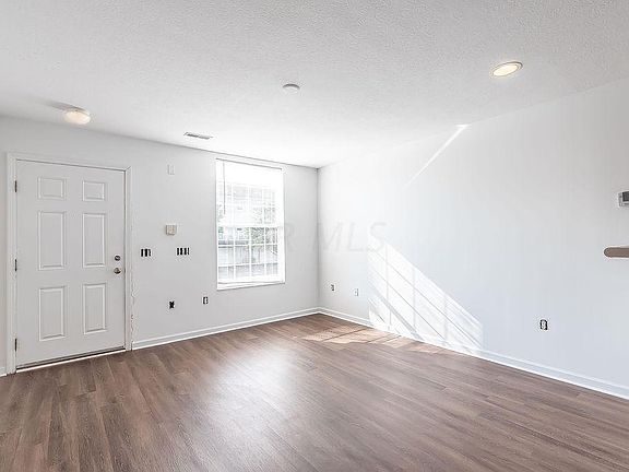 4th image of 284 Pagodatree Dr