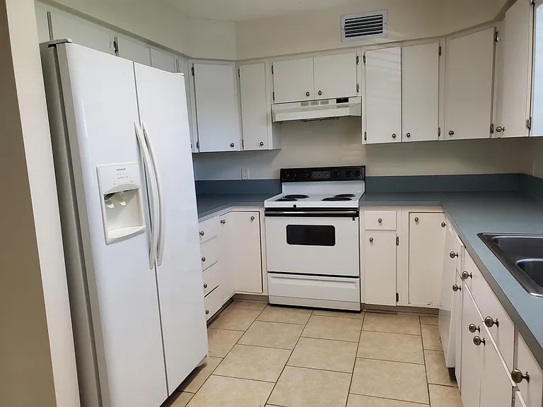 200 Greenfield Rd — Photo 18