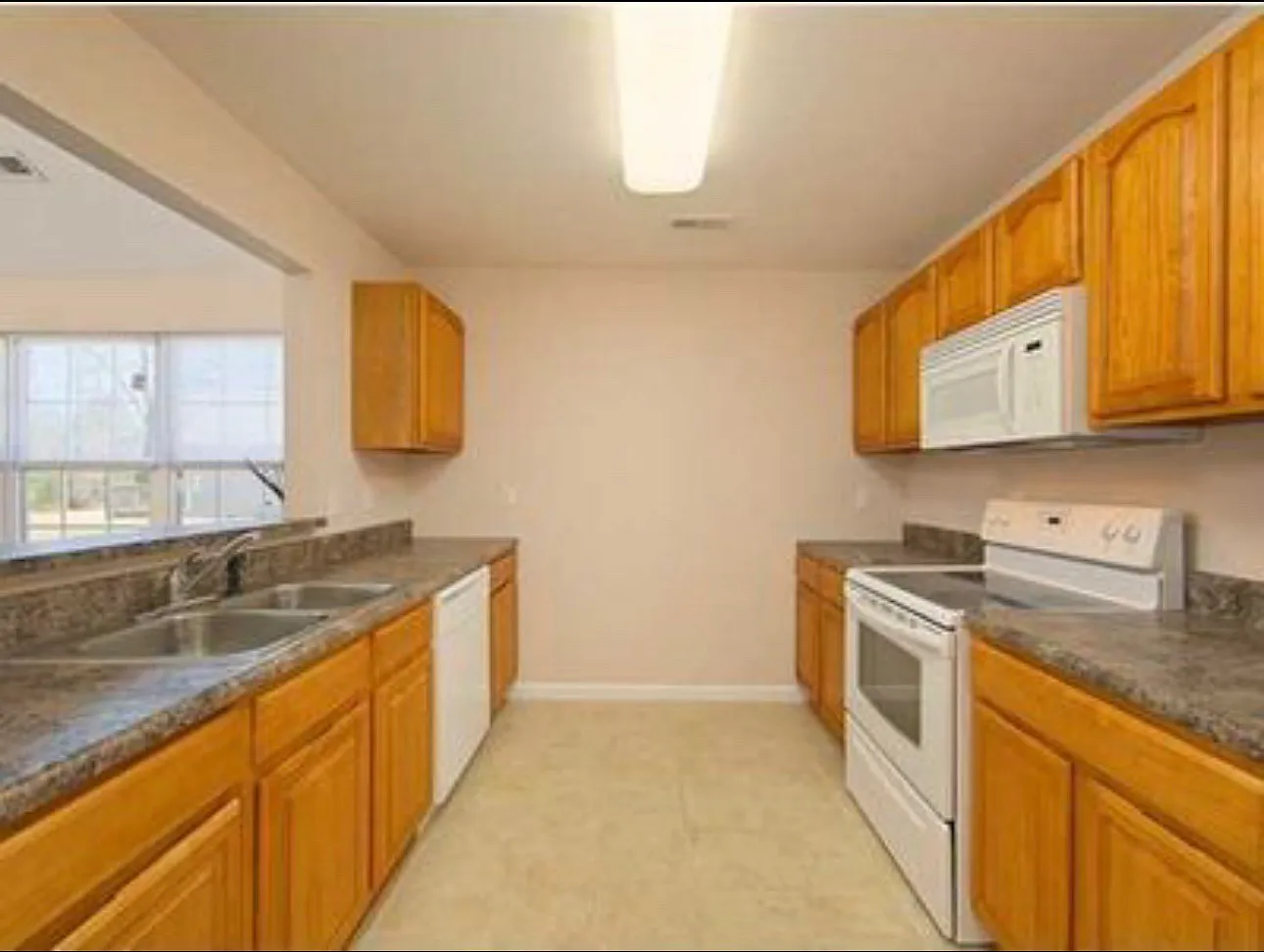 3 bed, 1400 sqft, $1,950 — Photo 2