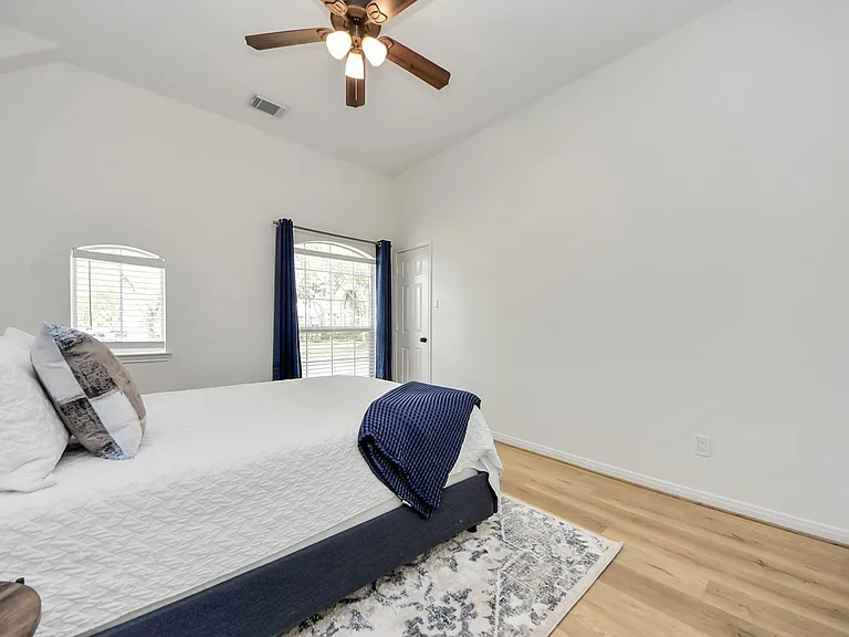 1910 Fox Path Ct — Photo 4