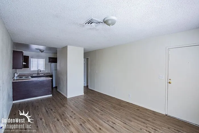 1 bed, 1.0 bath, 650 sqft, $825 — Photo 3