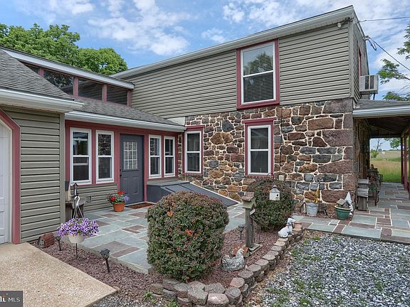 3rd image of 6767 Schoolhouse Rd