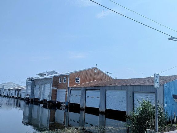 3rd image of 435 Parker Dr