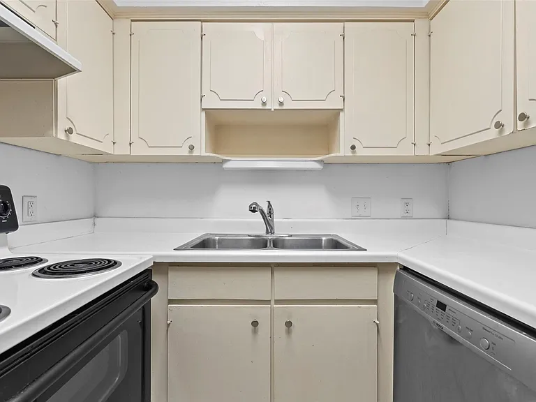 2601 Bellefontaine St #C116 — Photo 17