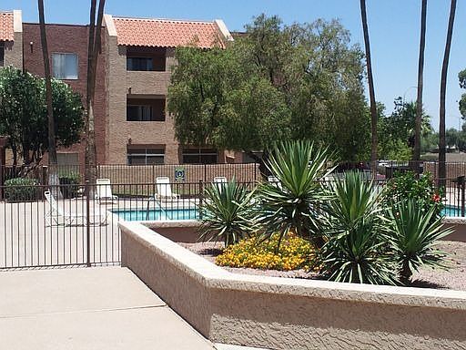5th image of 540 N May St APT 2121