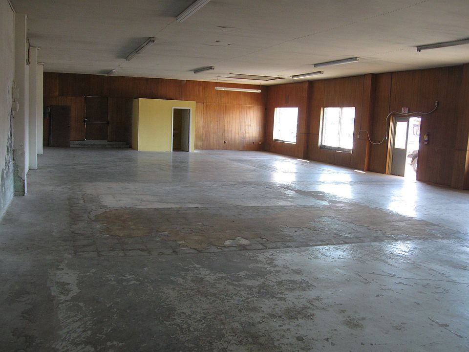 2nd image of 1900 E Broadway Ave