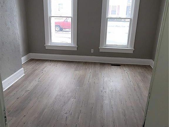 3rd image of 15 Baltimore St