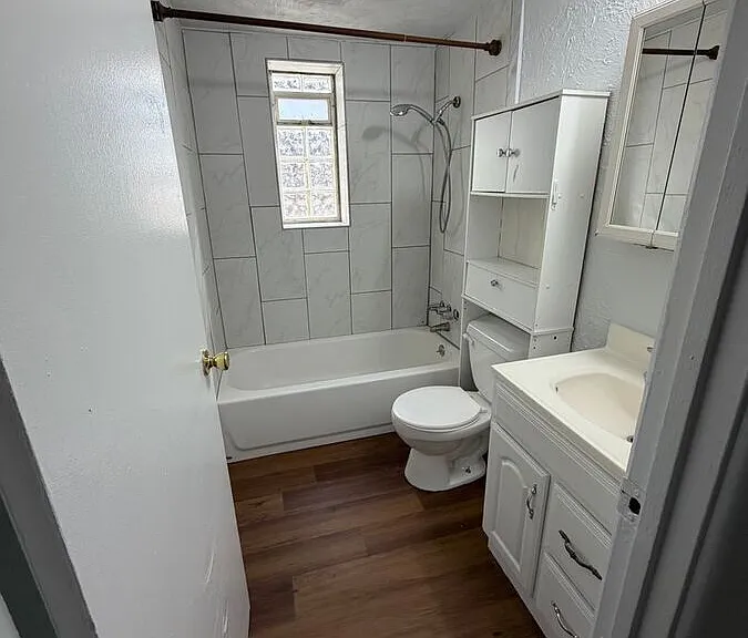 1740 W Mosier Pl #14 — Photo 9