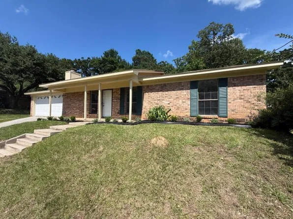 210 Syble Ln, Longview, TX 75605