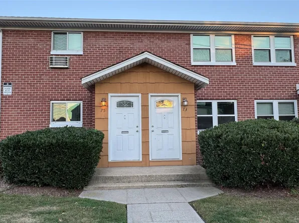 75 Lincoln Ave, Sayville, NY 11782