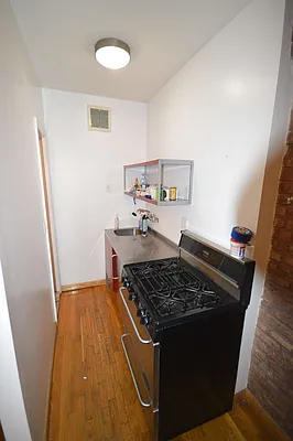 Rented by Universal Realty Group | media 4