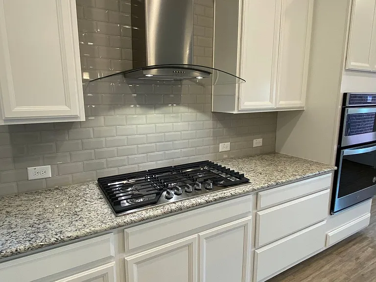 2816 Redbud Ln — Photo 6