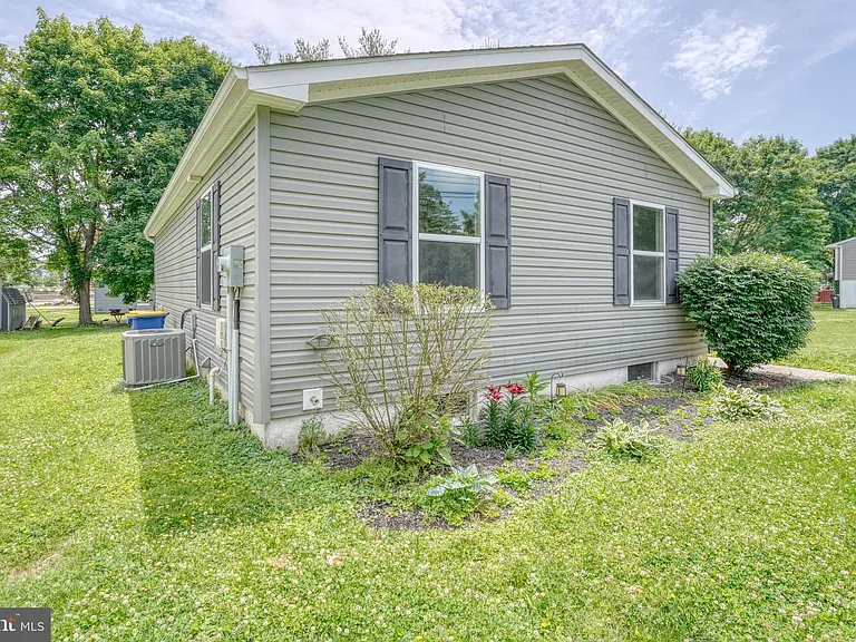 203 Hamilton St — Photo 25