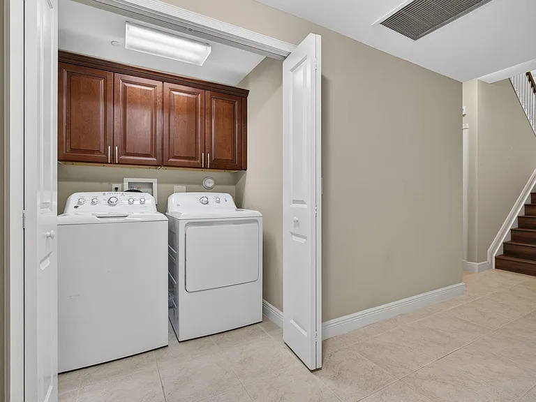 803 Del Sol Cir — Photo 48