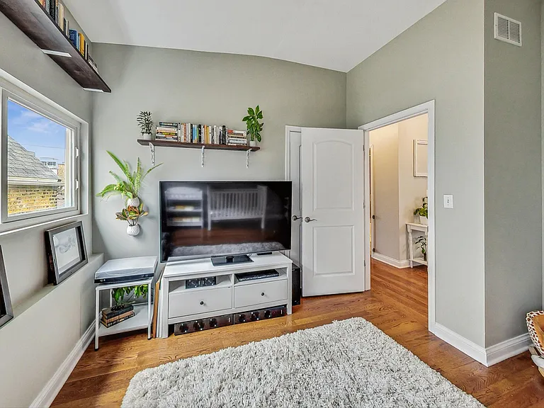 1818 W Superior St #2R — Photo 16