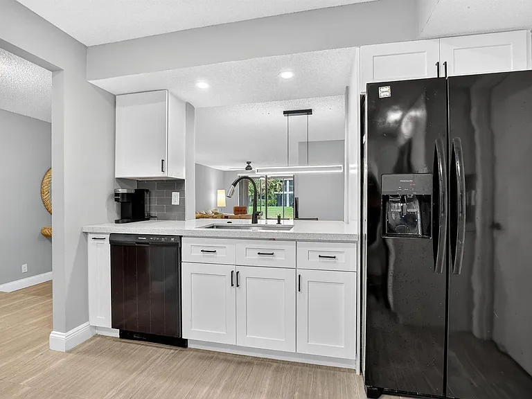 7773 La Mirada Dr — Photo 15