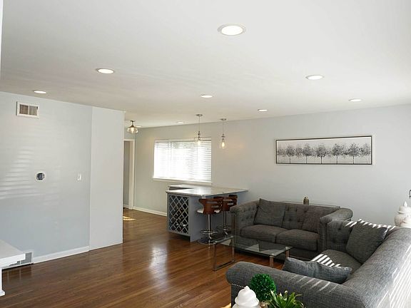 4th image of 8301 N Odell Ave