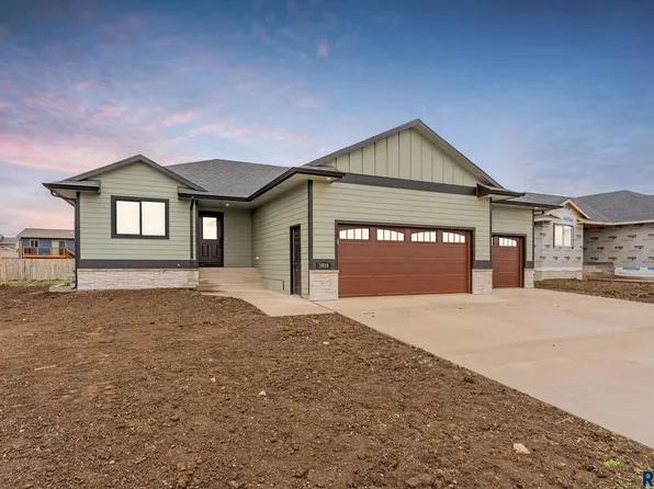 1010 Birch St, Harrisburg, SD 57032