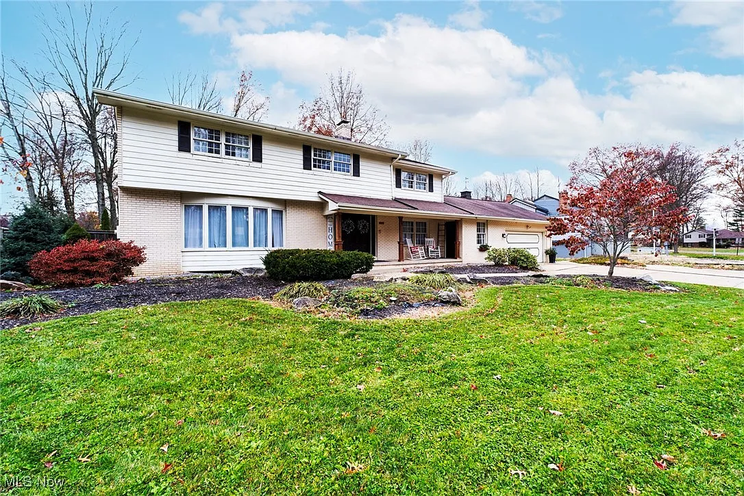 9247 Chalfonte Dr NE photo 1