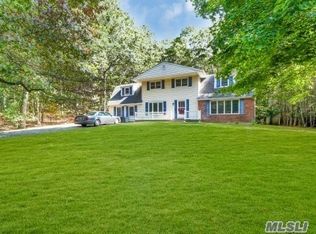 3 Jill Dr, Commack, NY 11725