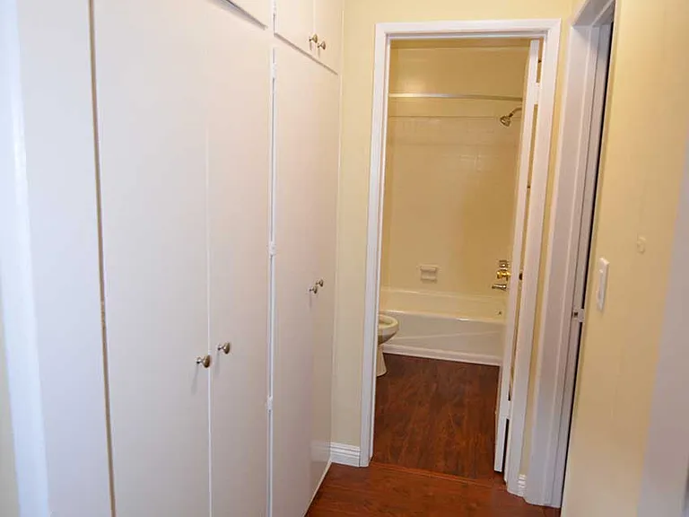 1811 Pelham Ave #10 — Photo 6