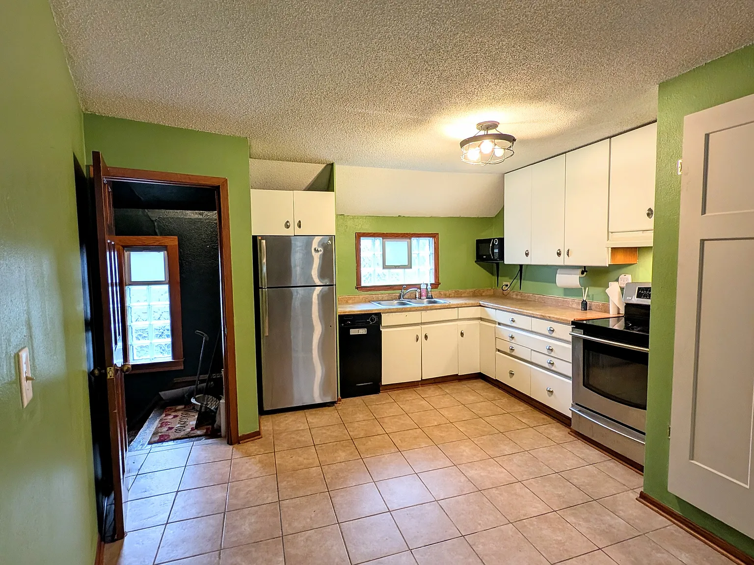 735 Madison St NE — Photo 1