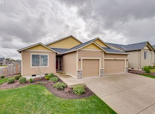 784 E McKinley St, Carlton, OR