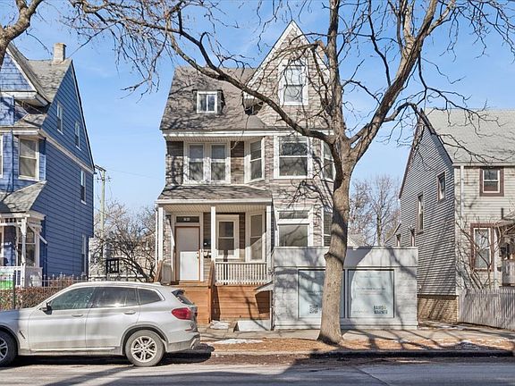 2nd image of 2144 W Montrose Ave #2