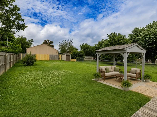 1013 W Linden St, Rogers, AR 72756