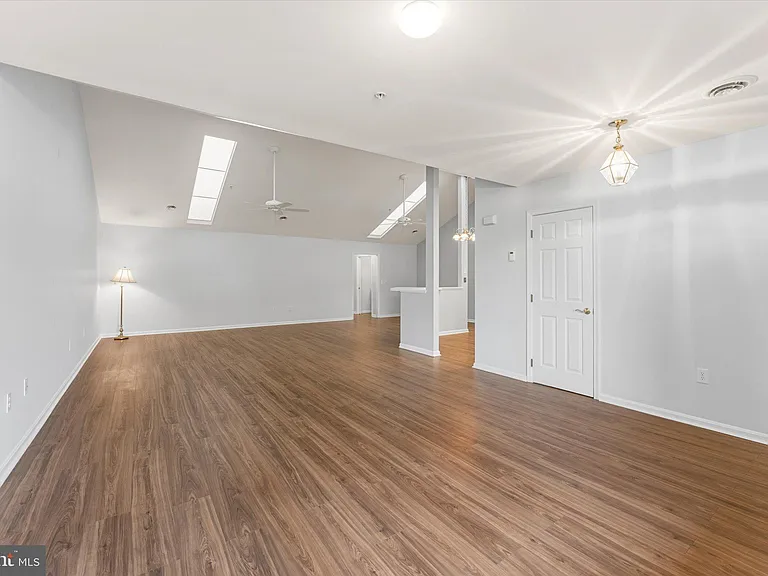 164 Chantilly Ct — Photo 8