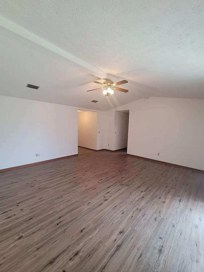 Callaway 3 bedroom 2 bath home w/2 car garage! — Photo 3