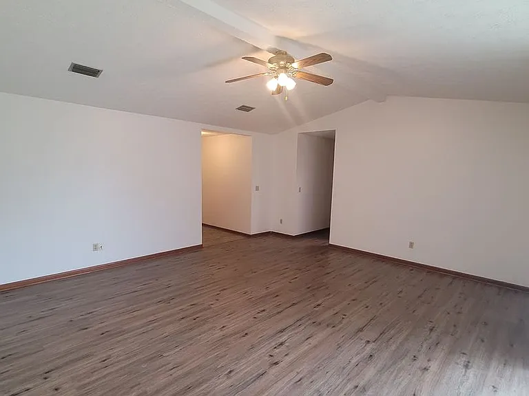 7709 Betty Louise Dr — Photo 3