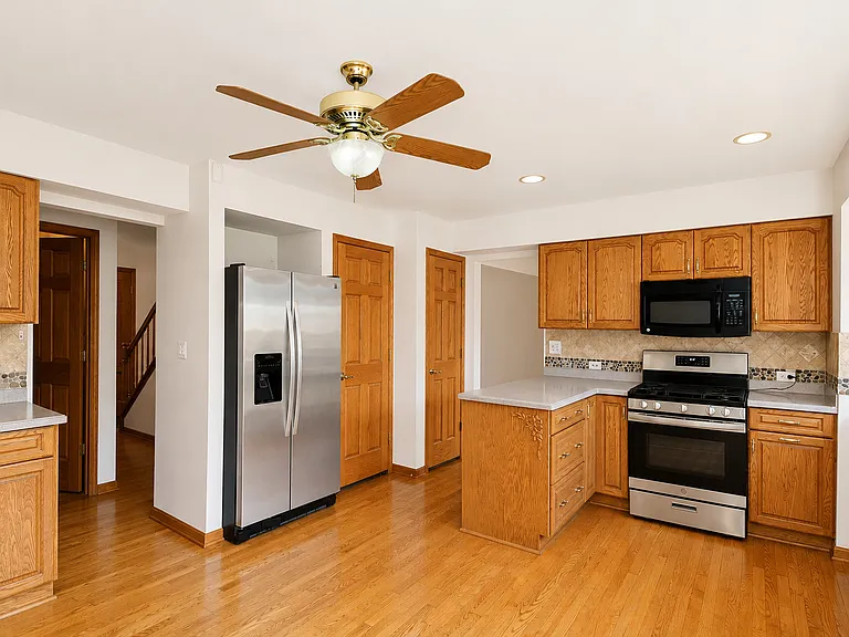 706 N Point Dr — Photo 13