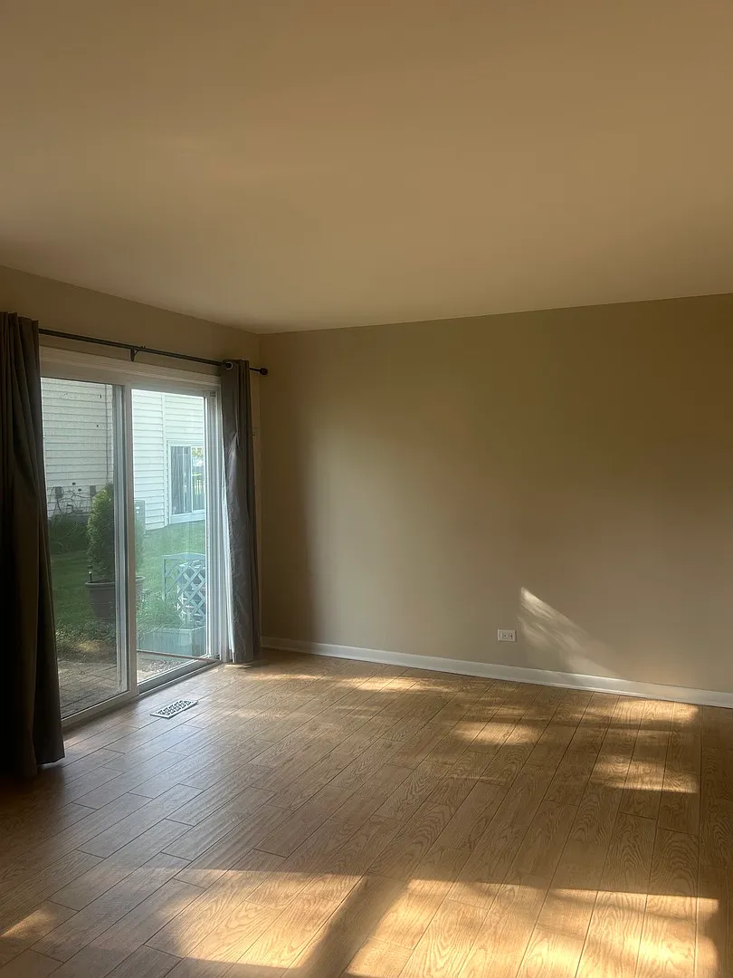2 bed, 1.5 bath, 1018 sqft, $2,300 — Photo 4