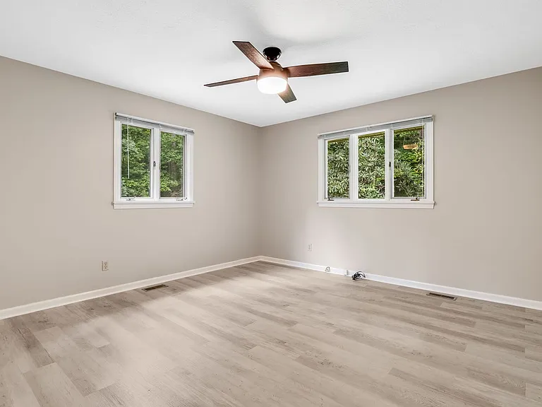 102 Arbor Ln — Photo 25