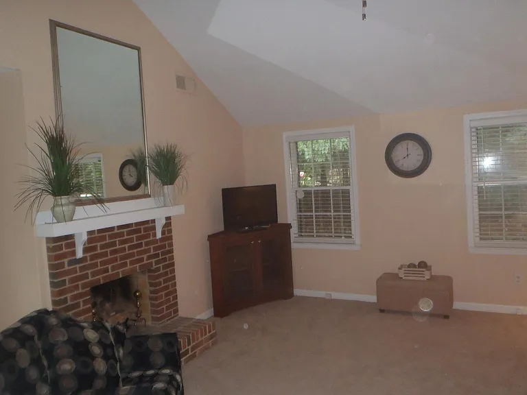6546 Point Comfort Ln — Photo 5
