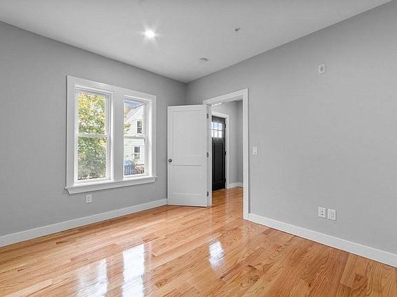 5th image of 376 Chestnut St #1