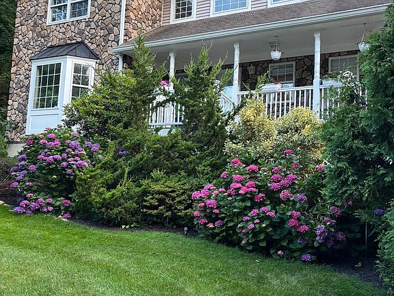 3rd image of 6 Sandy Hollow Road