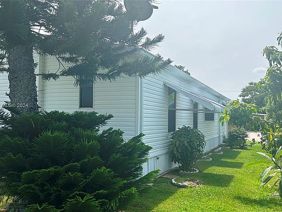 3rd image of 8240 Cinnamon Ct