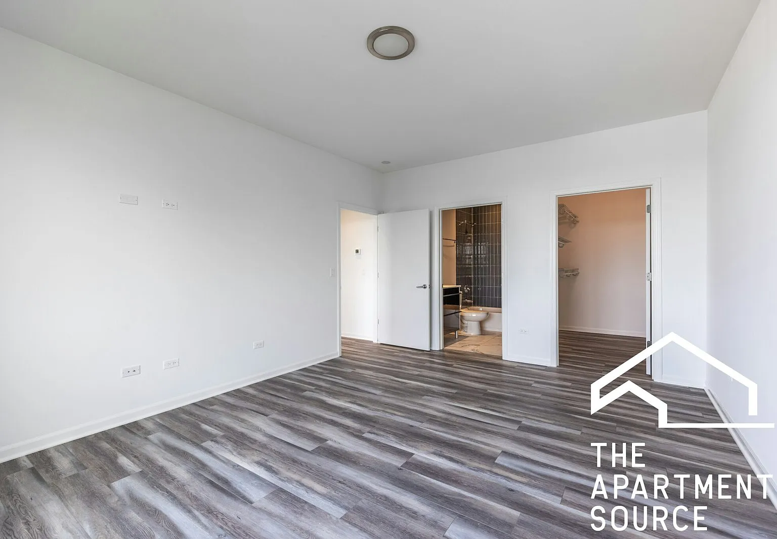 2535 West Fullerton Avenue, Unit 5 — Photo 4