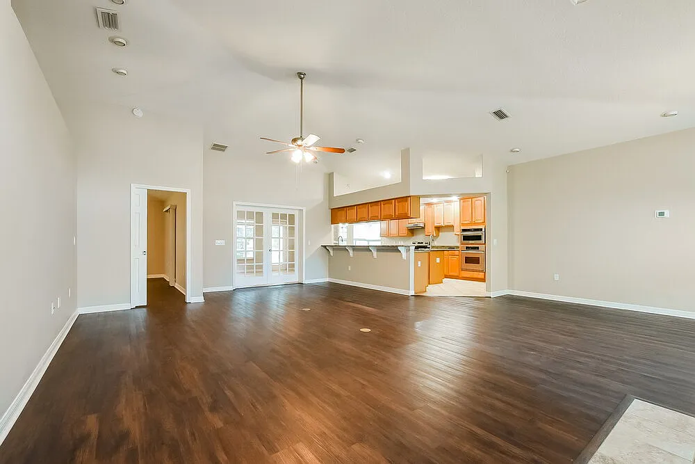 3 bed, 2.0 bath, 2304 sqft, $3,130 — Photo 3