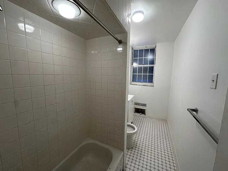 New King Edward Apartments — Photo 192
