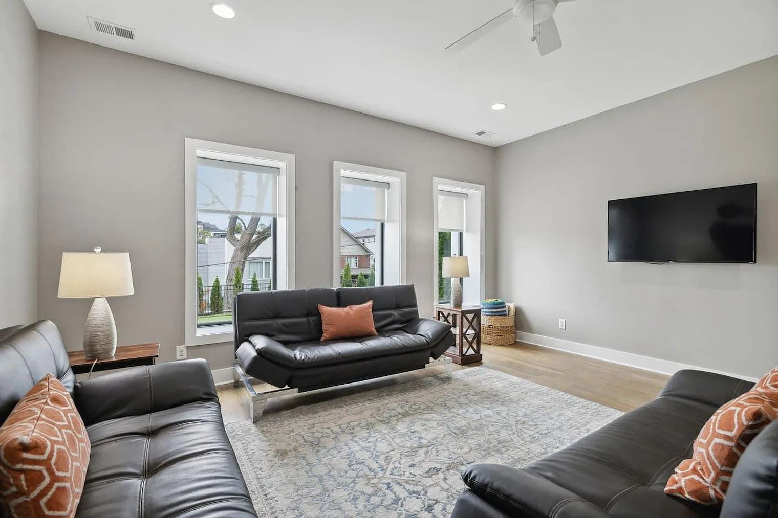 4 bed, 3.5 bath, 30138 sqft, $12,472 — Photo 3