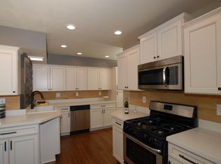 11236 W Holly Ln, Greenfield, WI 53228