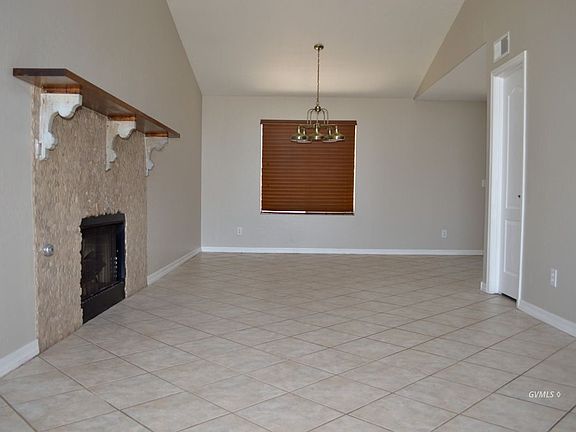 2nd image of 1325 W Crimson Canyon Dr
