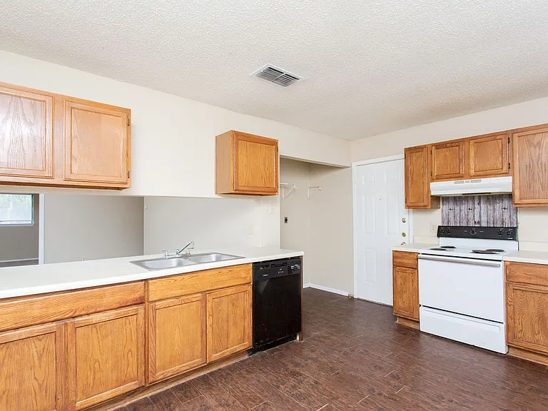 6339 Village Clb — Photo 12