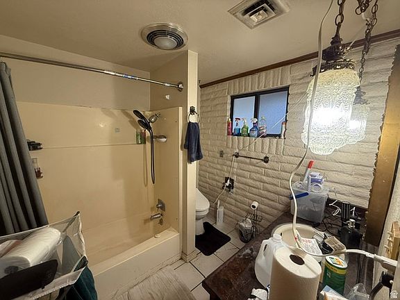 3rd image of 276 E Main St