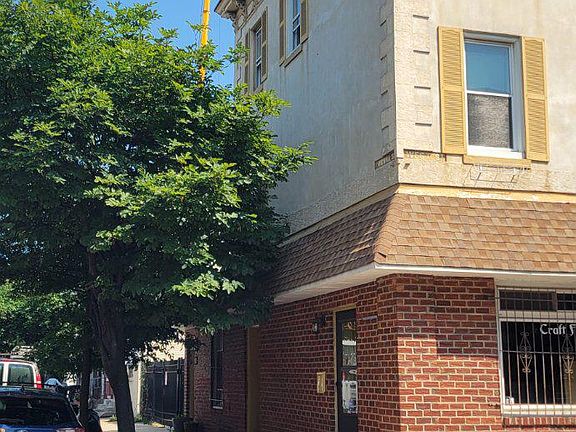 3rd image of 701 E Belgrade St